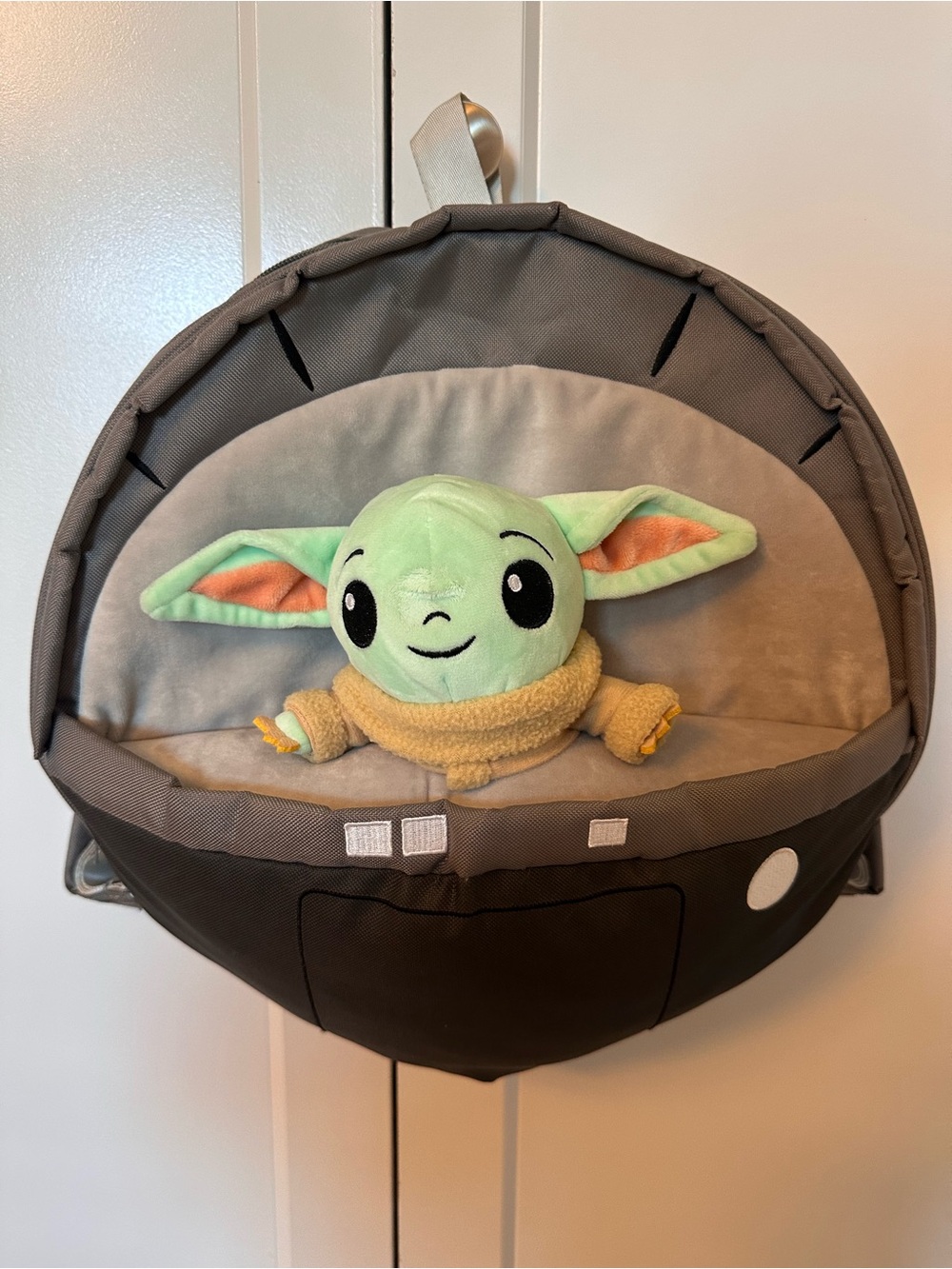 Rare! Grey Kids Backpack with Green Plush Baby Yoda (Grogu) sewn in